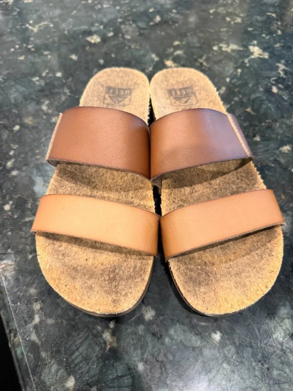 REEF Cushion Vista Sandals size 8. Brown and excellent condition